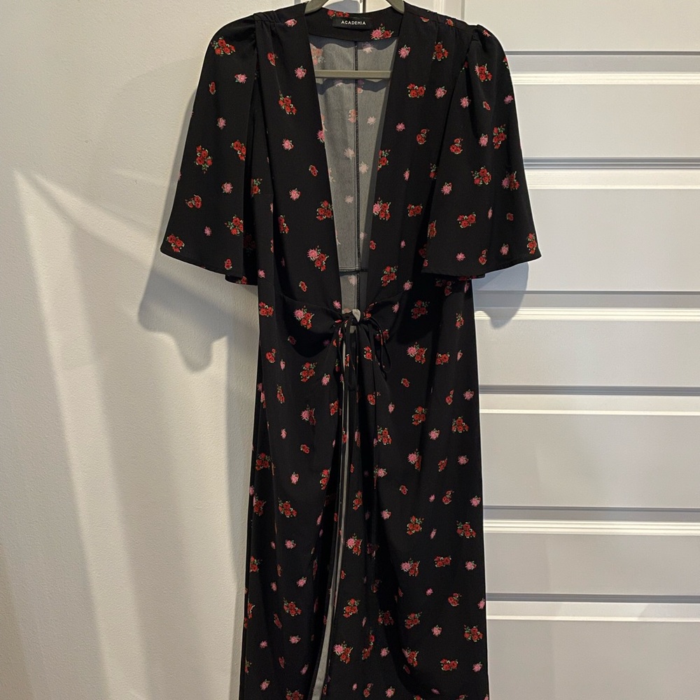 Worn once. Really cute midi dress